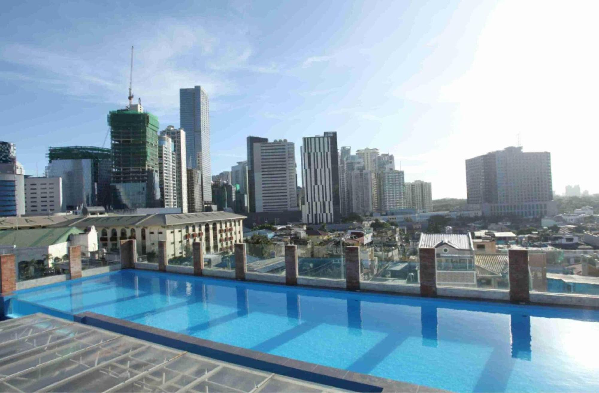 Oyo 563 Mytown New York Hotel Taguig Buitenkant foto